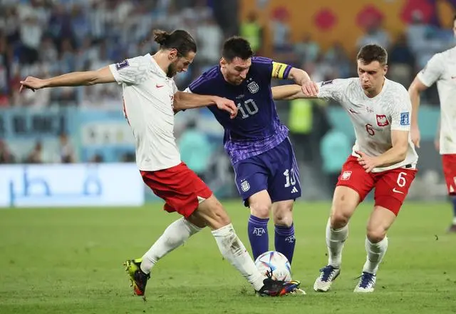 卡塔尔世界杯：阿根廷 2:0 胜波兰，小组头名晋级 16 强